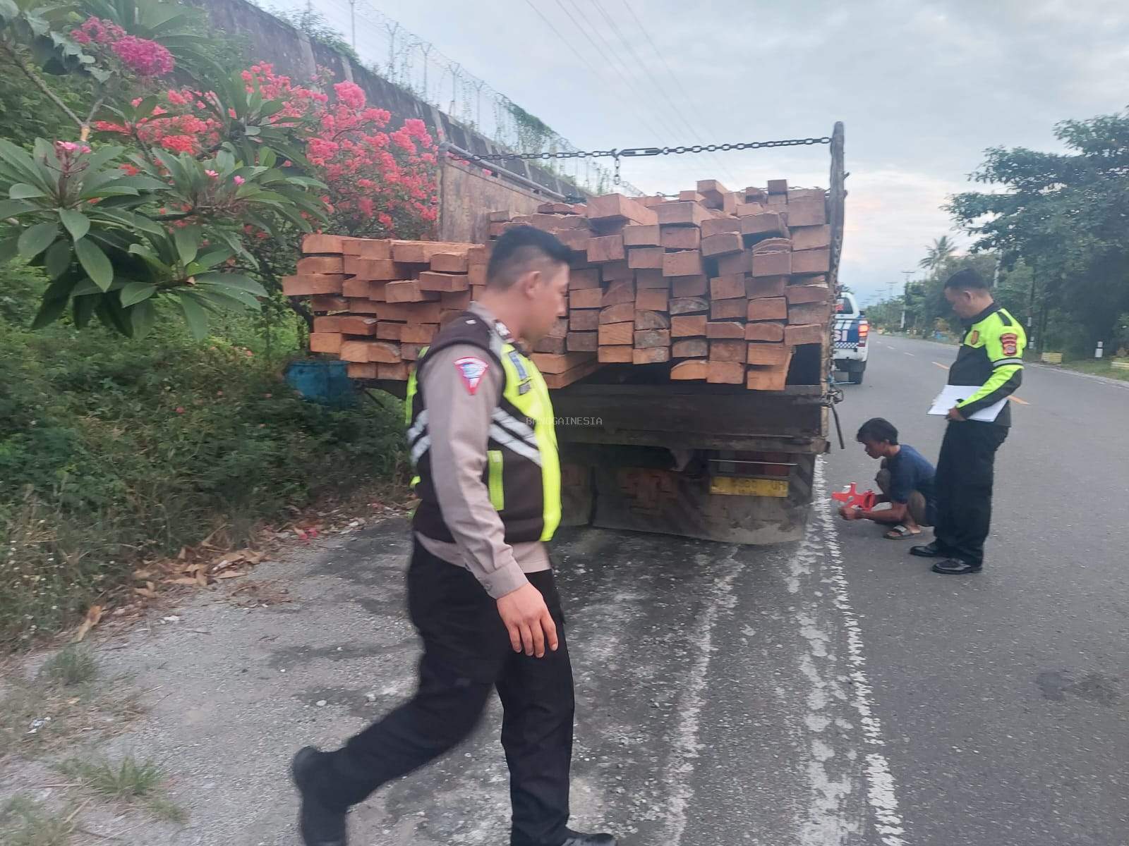 Pengendara Motor Tewas Usai Tabrak Truk Parkir di Poros Luwuk-Toili