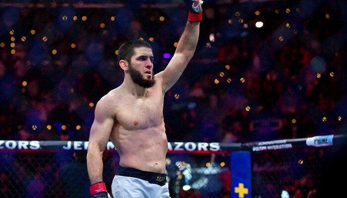 Islam Makhachev Buat Sejarah UFC: Kalahkan Jack, Raih Gelar Ganda!