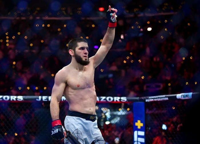 Islam Makhachev Buat Sejarah UFC Kalahkan Jack Raih Gelar Ganda