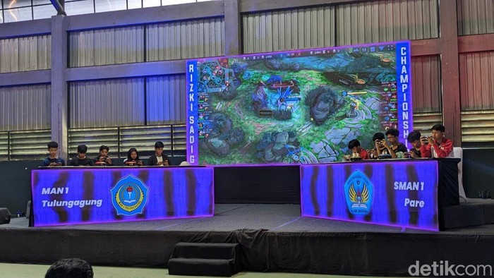 Tulungagung Bergetar Mobile Legends Bergemuruh di Arena Esports Hebat