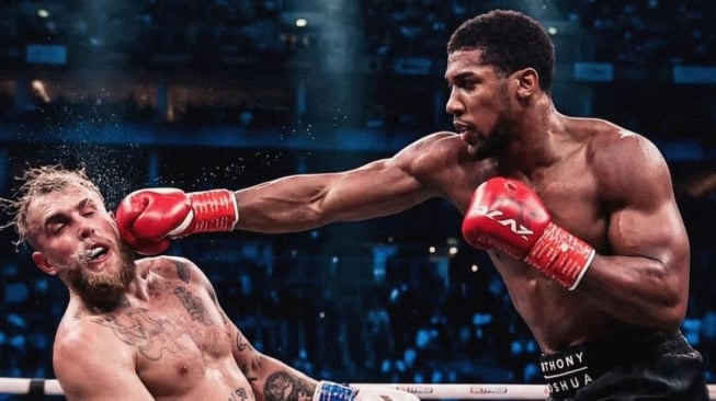 Jake Paul Pamer Uang dan Pistol Emas usai Rahang Joshua Patah KO