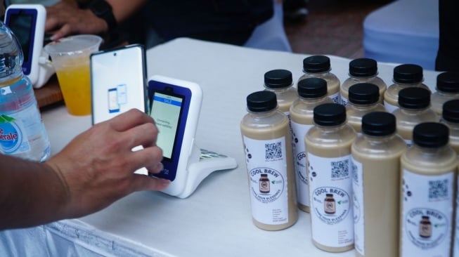Bayar Belanja Lebih Cepat QRIS Tap Bikin Hidup Mudah Tempel HP Saja
