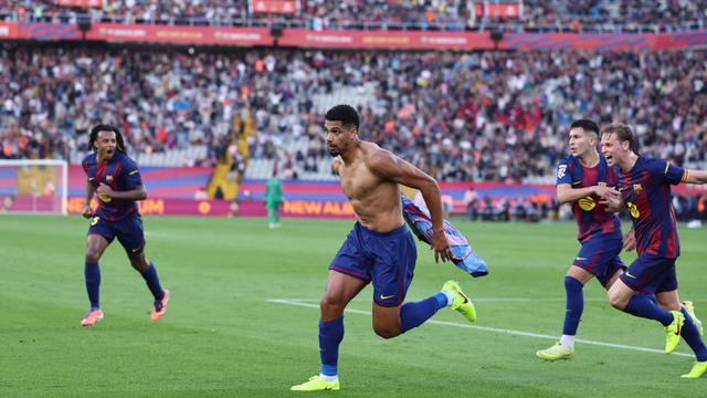 Flick Singkirkan Araujo Barcelona Patok Harga Selangit untuk Transfer