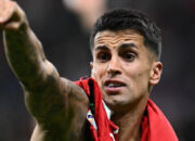 joao cancelo rela potong gaji demi kembali ke barcelona