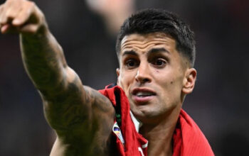 joao cancelo rela potong gaji demi kembali ke barcelona